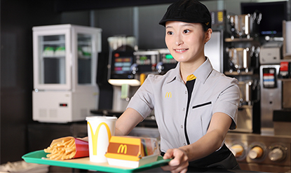 マクドナルドのバイトの口コミや評判とは?仕事内容やきつさについてご紹介!