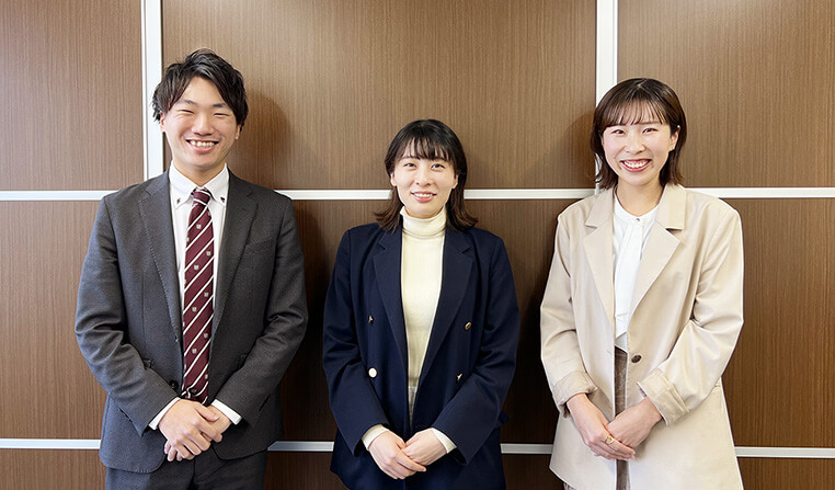 家庭教師のサクシードで仕事をしている人